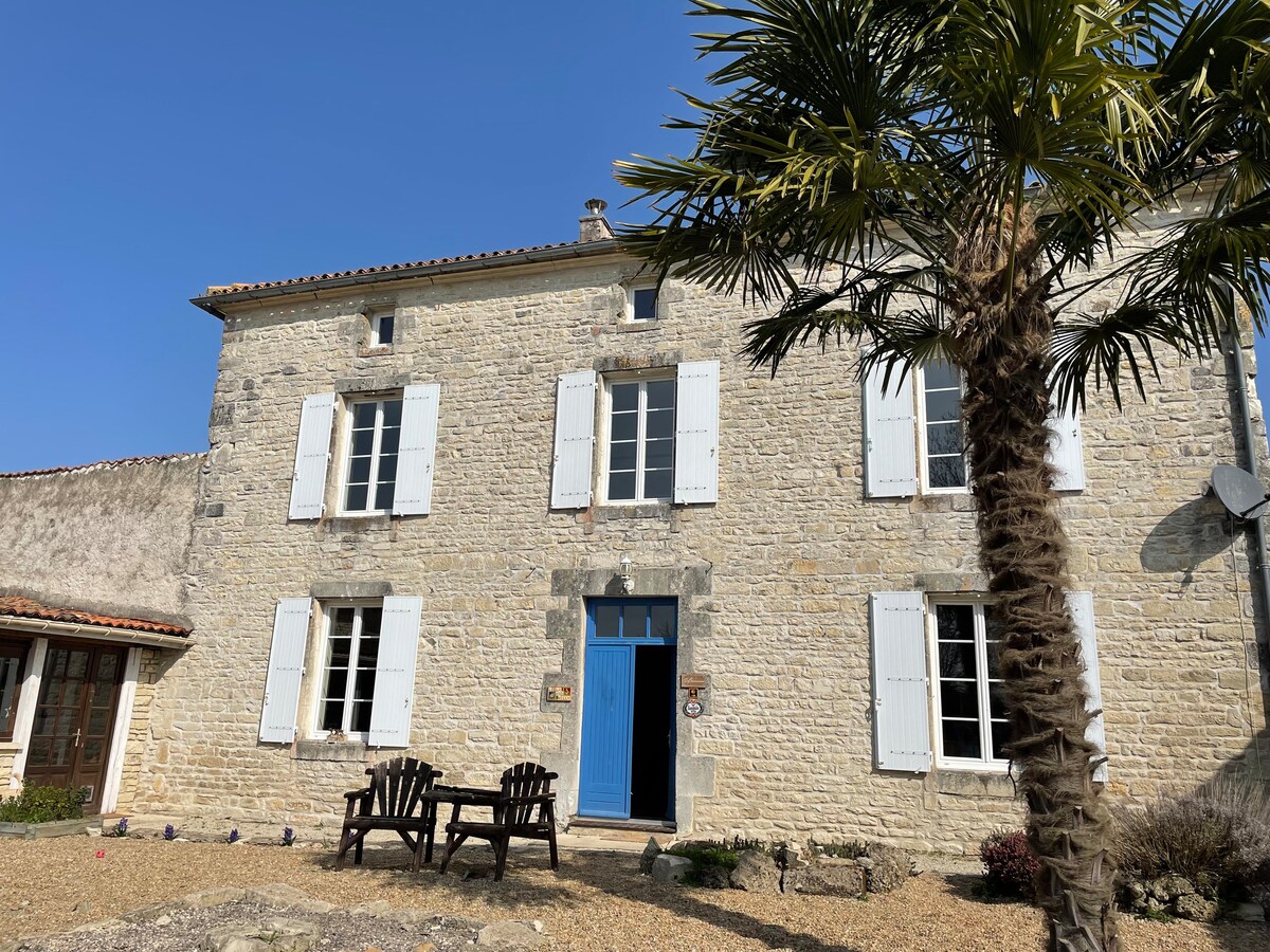 Beautiful Charente Home with swimming pool