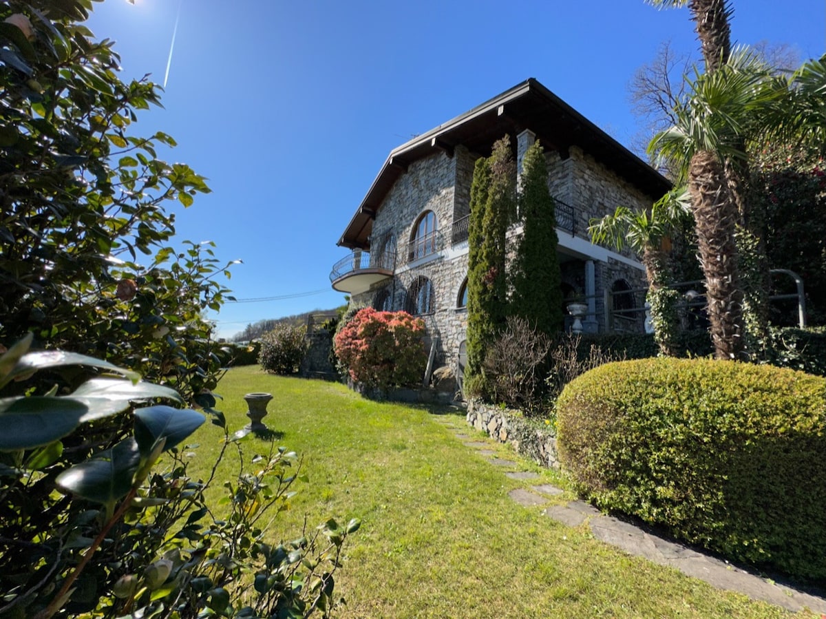 Villa „Casa Camelia“ in Traumlage