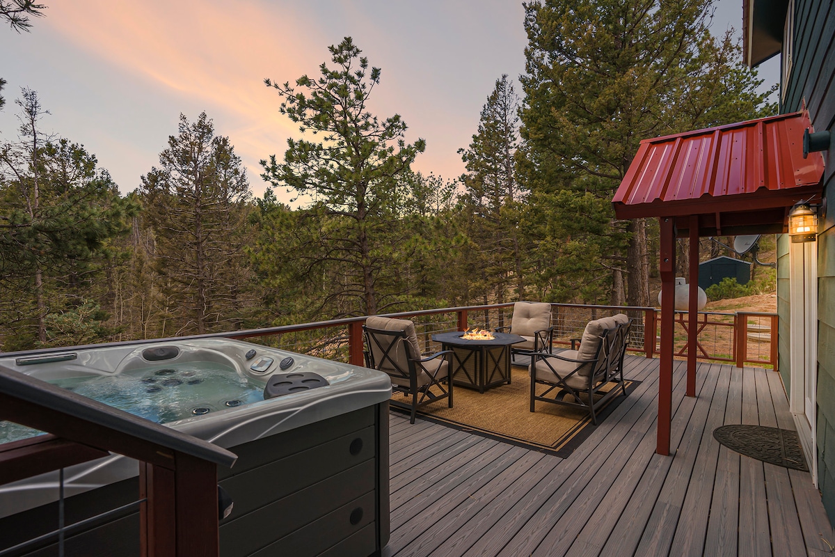 Beautiful/Mnt Cabin w/ Decks/Views/sauna/hot tub!