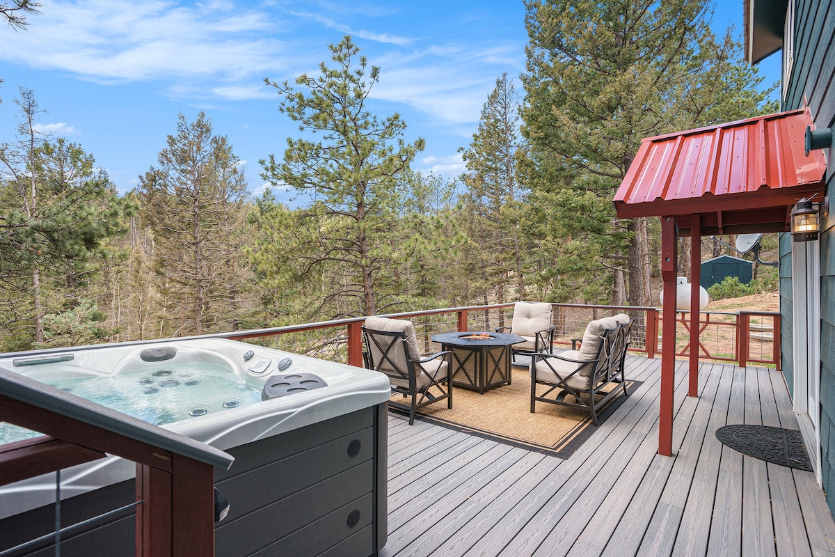 Beautiful/Mnt Cabin w/ Decks/Views/sauna/hot tub!