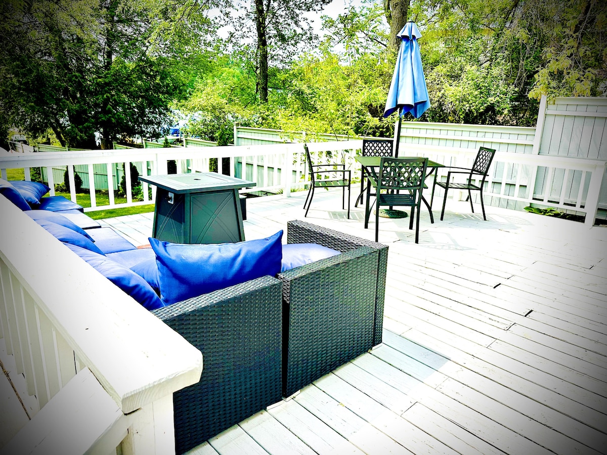 Lake Front Chalet, Glen Lake