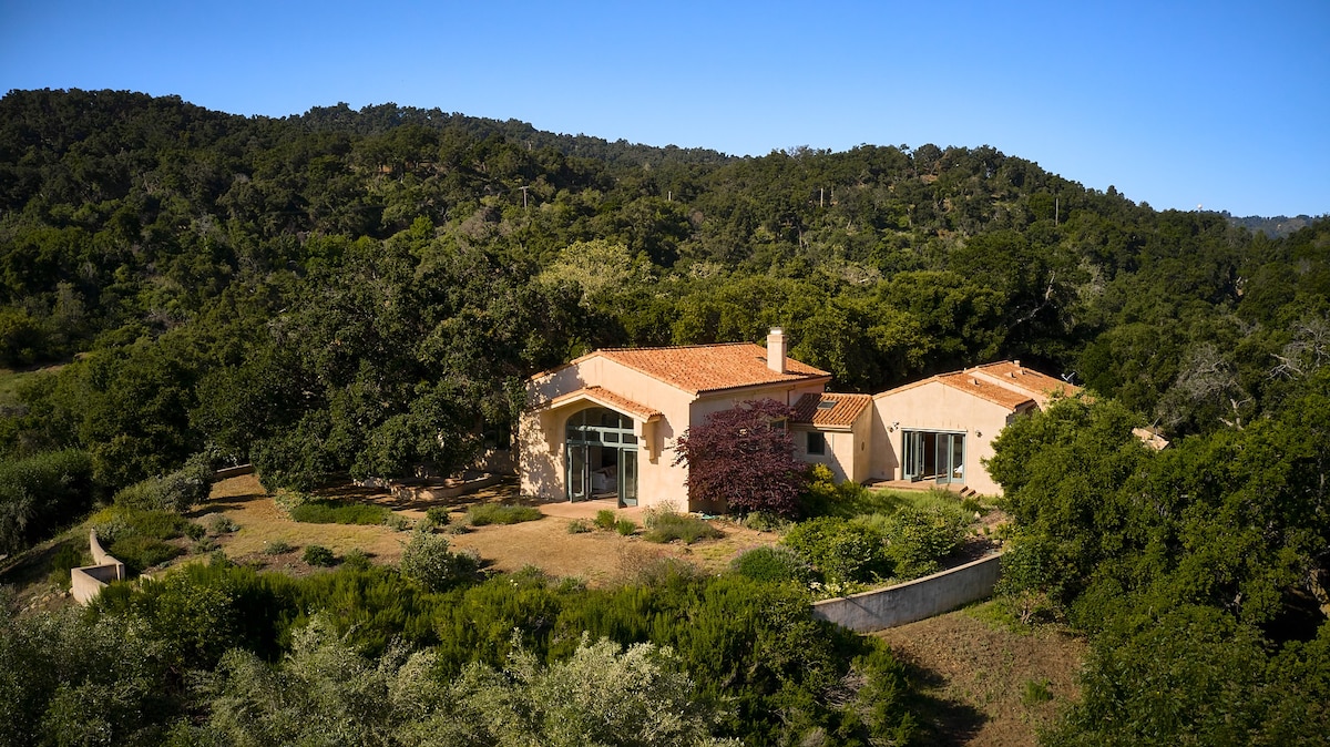 Serene Ojai Ranch: Rustic Luxury Farmhouse Retreat