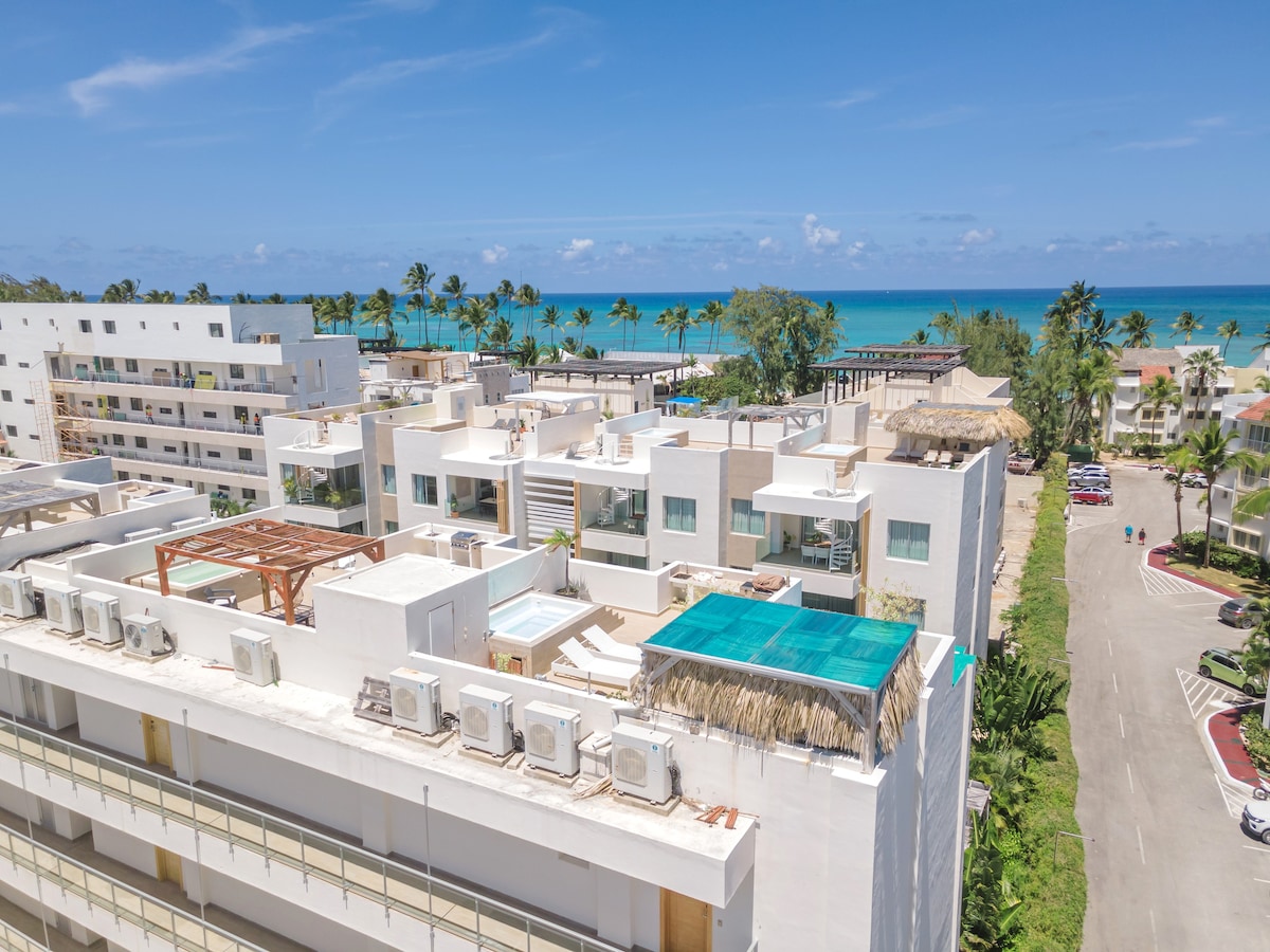 Luxurious Penthouse with rooftop pool & sea view