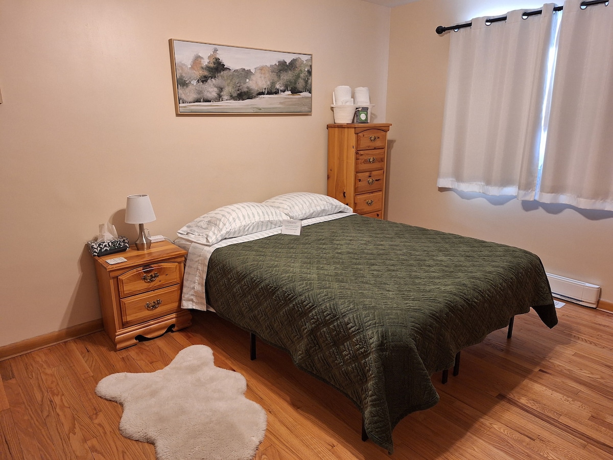 Spacious Room near Hospitals - The Resurgo Room