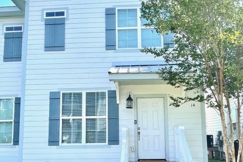 Newly Renovated Charleston Townhouse Downtown LC