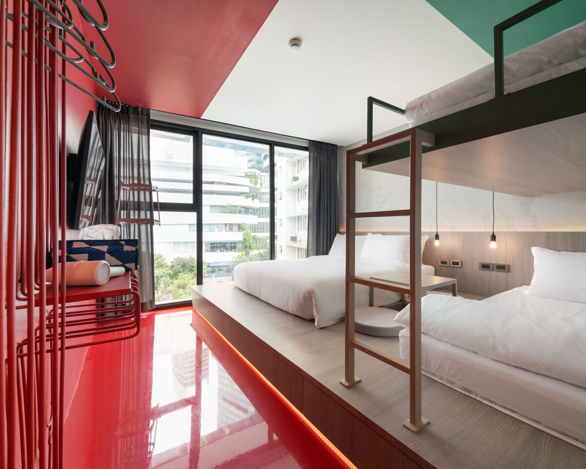 Speck Bangkok Private 4-bed Family Room (en-suite)