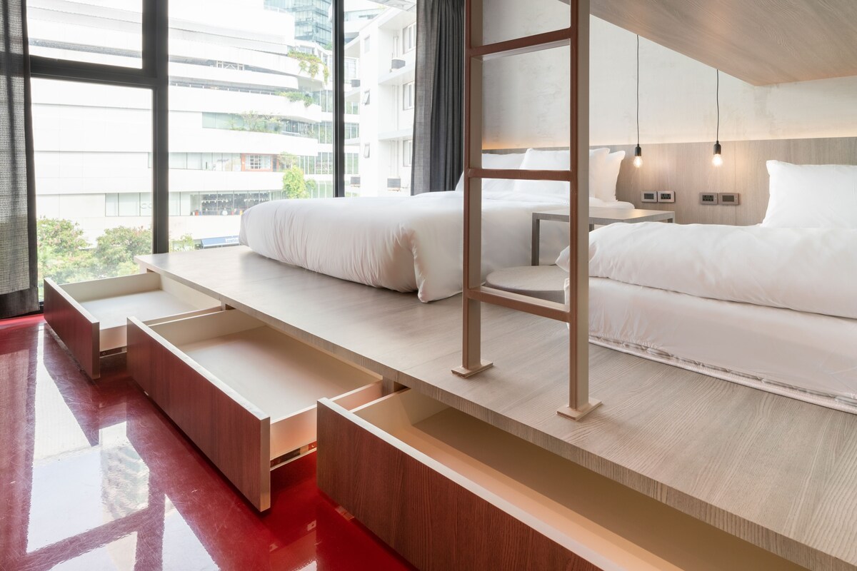 Speck Bangkok Private 4-bed Family Room (en-suite)