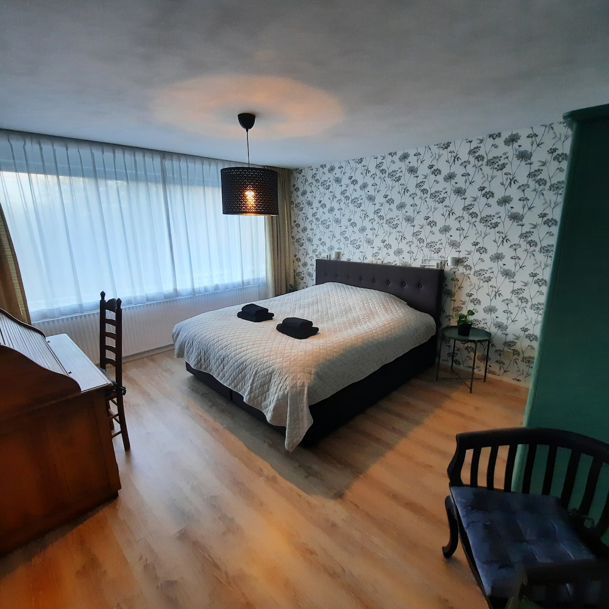 Comfortable private room near Airport and Centre