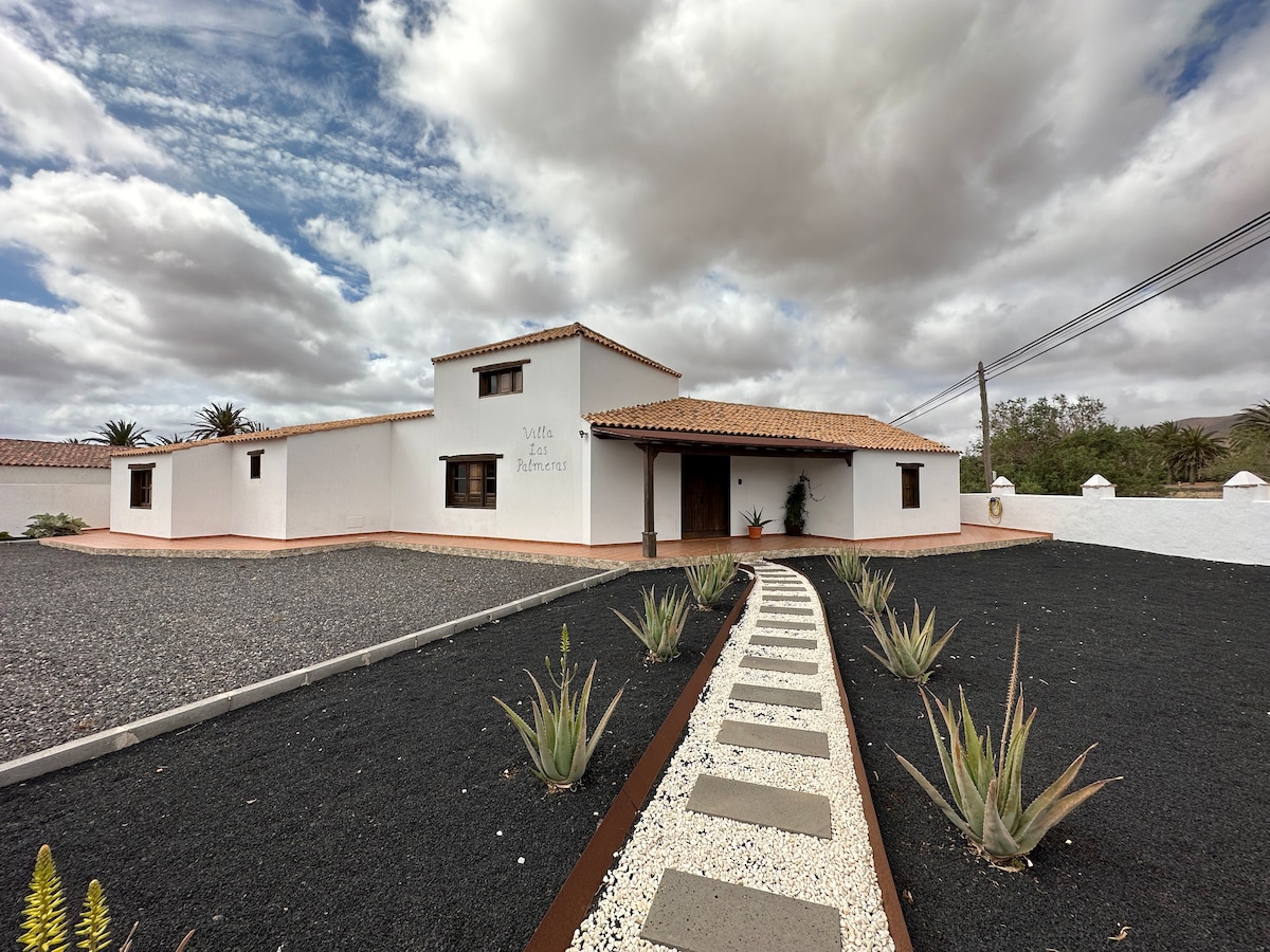 Villa with pool in the centre of Fuerteventura