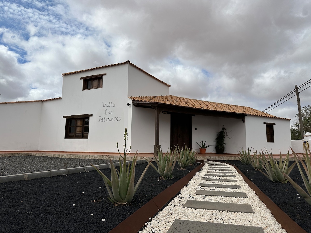 Villa with pool in the centre of Fuerteventura