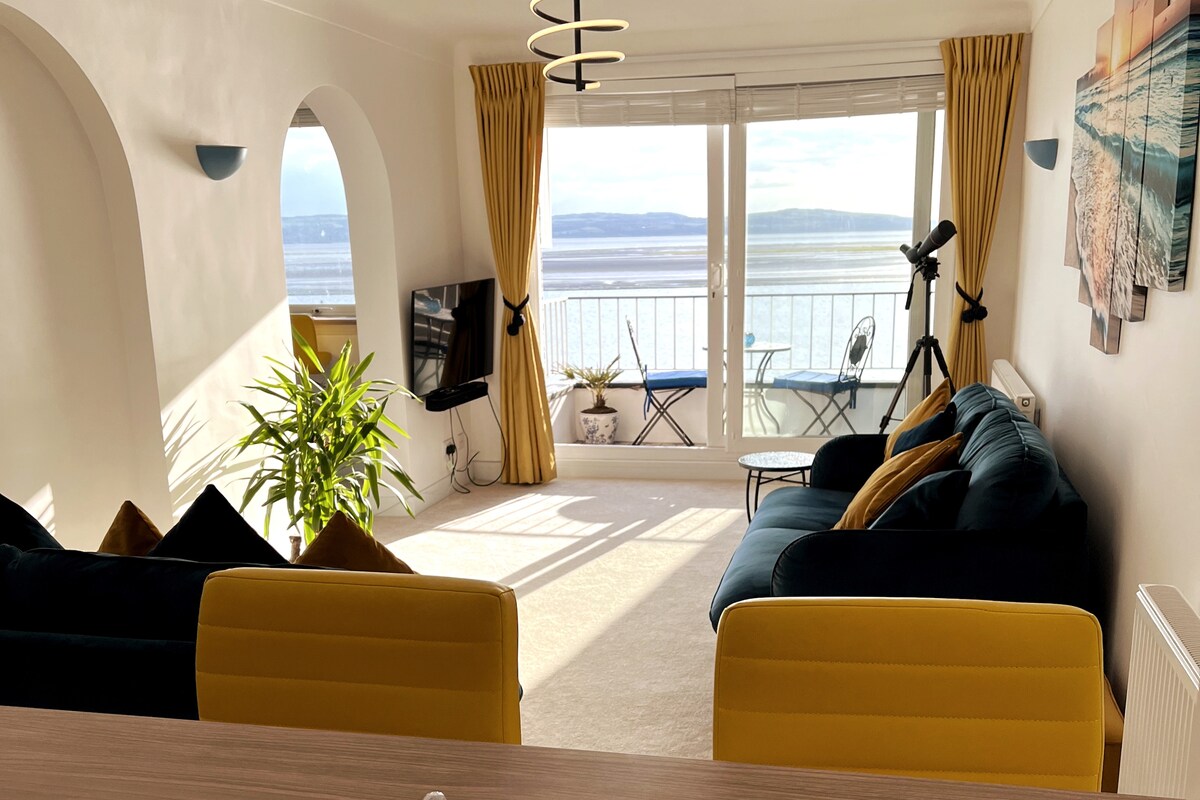 Stylish Seafront Flat & Balcony: Something Special