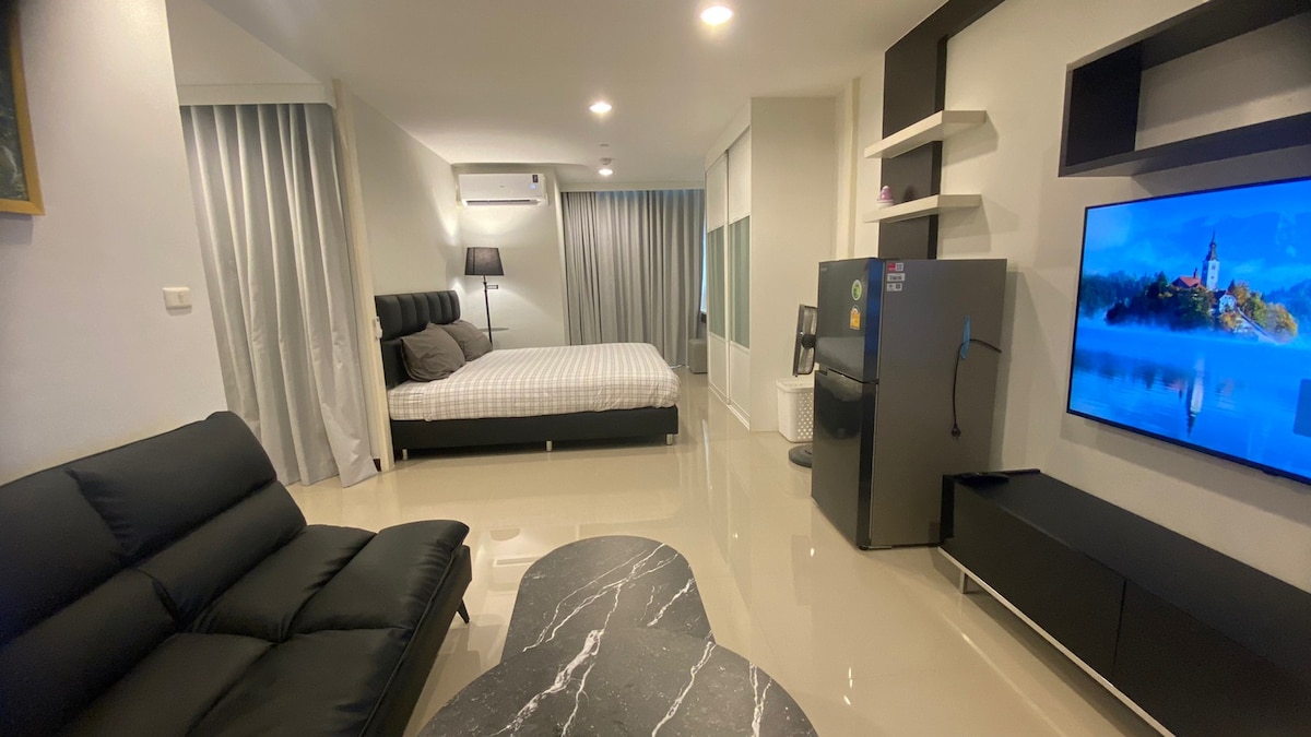 8mBTS-Taksin Nice Condo Pool Gym Wifi