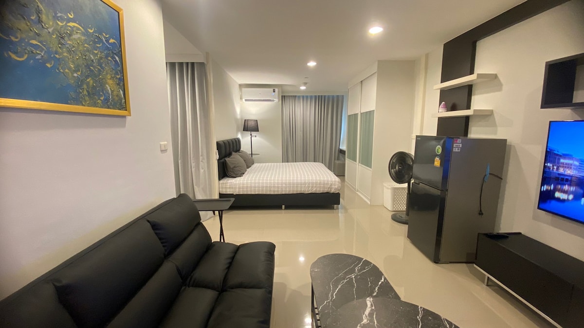 8mBTS-Taksin Nice Condo Pool Gym Wifi