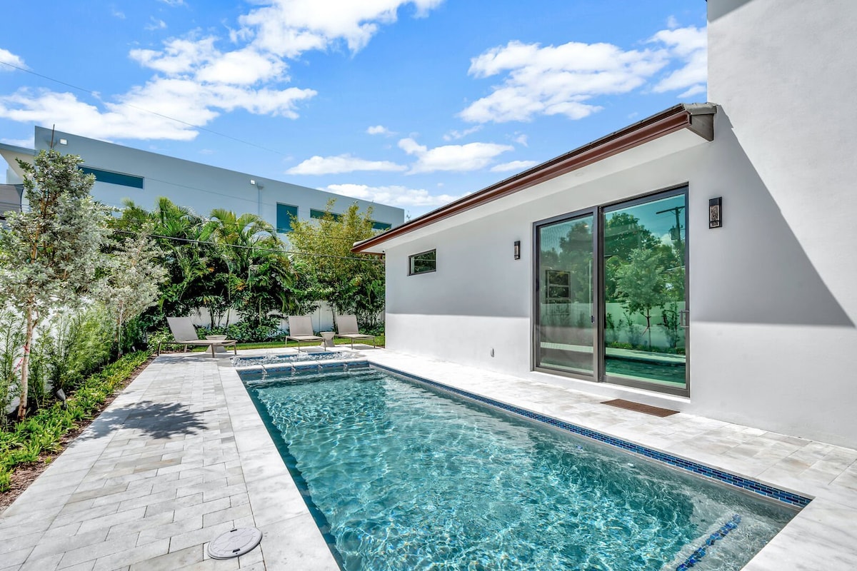 Luxury Delray Beach (built 2023) home!  SuperHost!