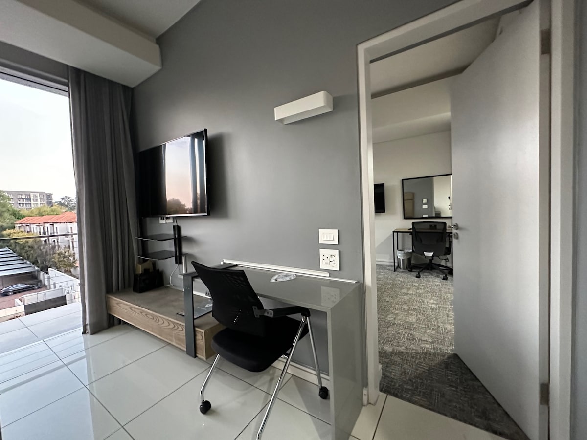 Awesome Apartment in Sandton! No Loadshedding!