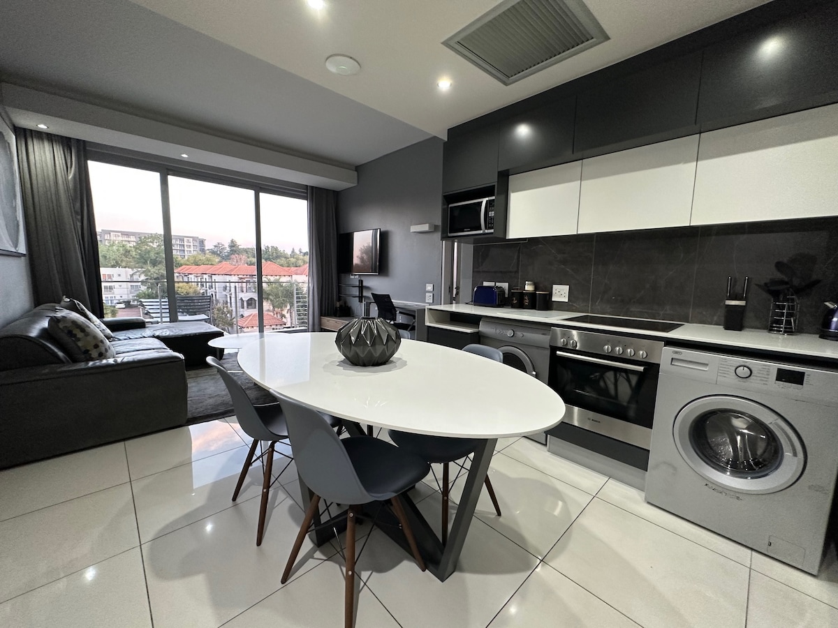 Awesome Apartment in Sandton! No Loadshedding!