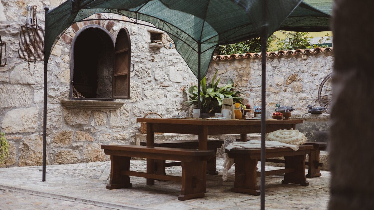 Scardona Rustica B&B in Skradin w/ Jacuzzi and BBQ