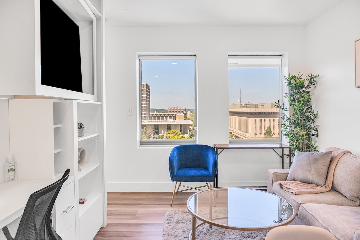 Luxury high-rise unit downtown near BOK/OSU MED