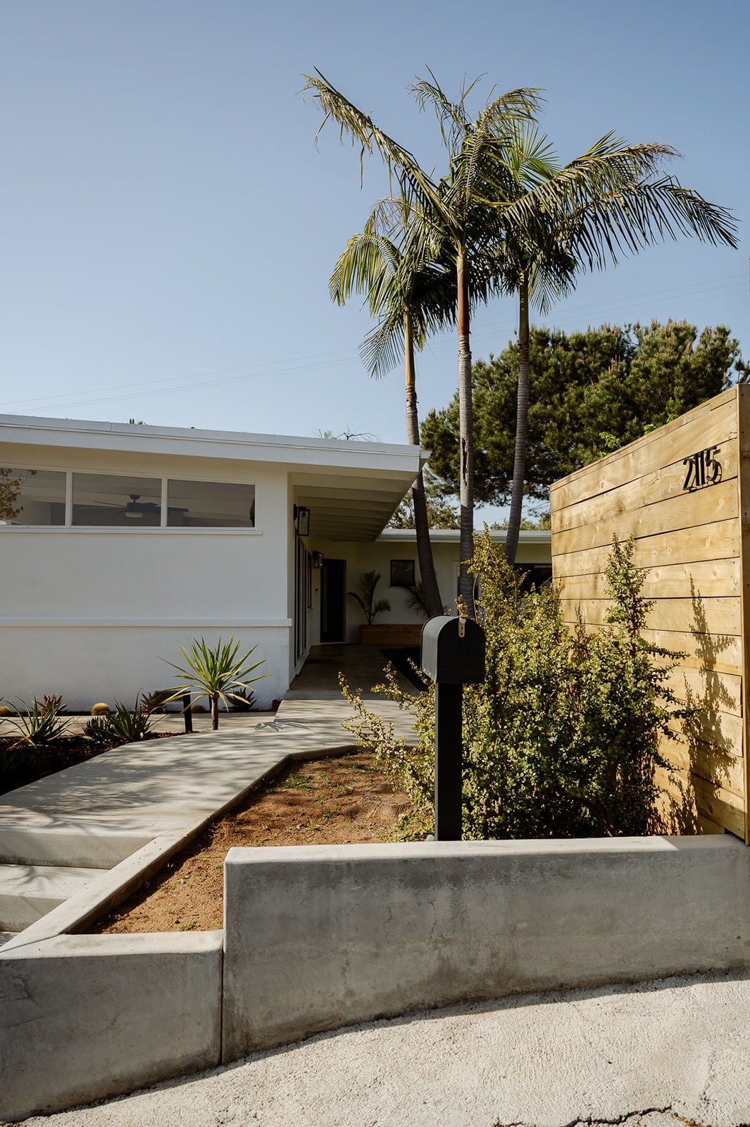 Modern Mid Century Retreat + Beautiful Courtyard