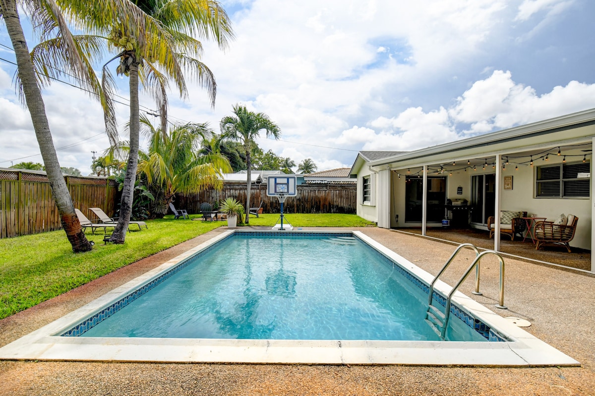 Tranquil Oasis: Pool & Fire Pit in Boynton