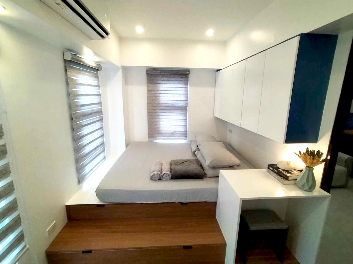 Cozy Modern Condo in Quezon City -Free Pool Access