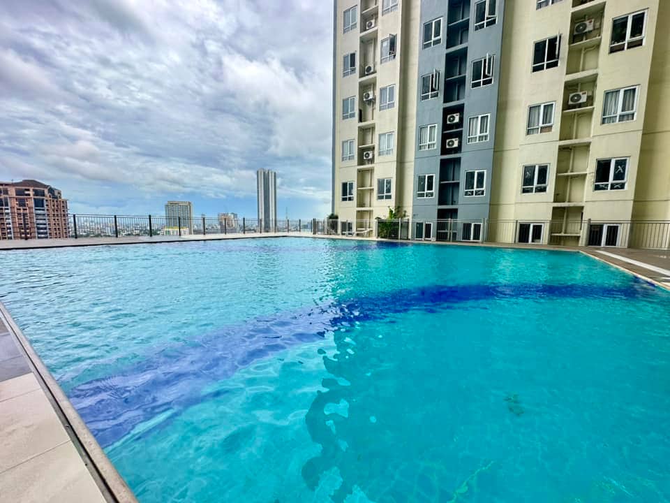 Cozy Modern Condo in Quezon City -Free Pool Access