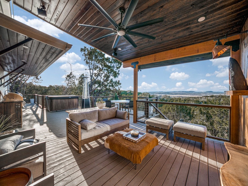 Expansive Views, Hot Tub, Privacy, and Comfort