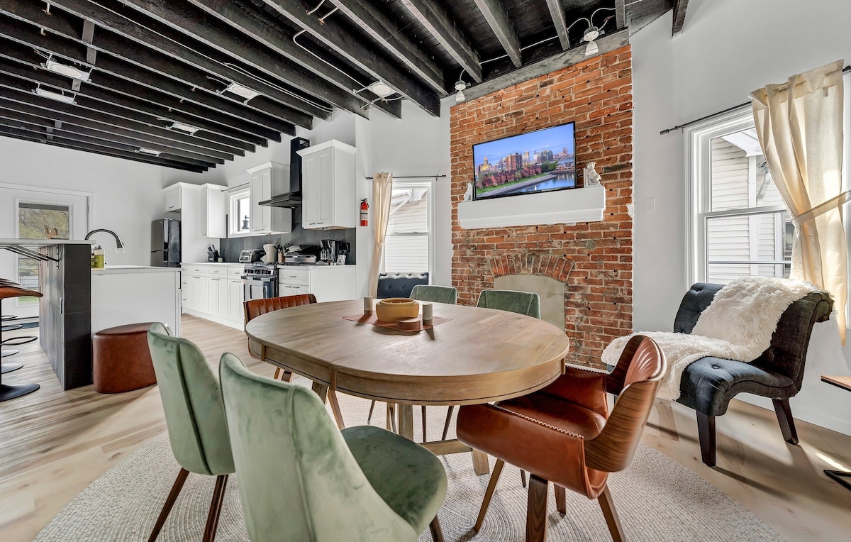 Cool Urban Stay: Downtown Loft