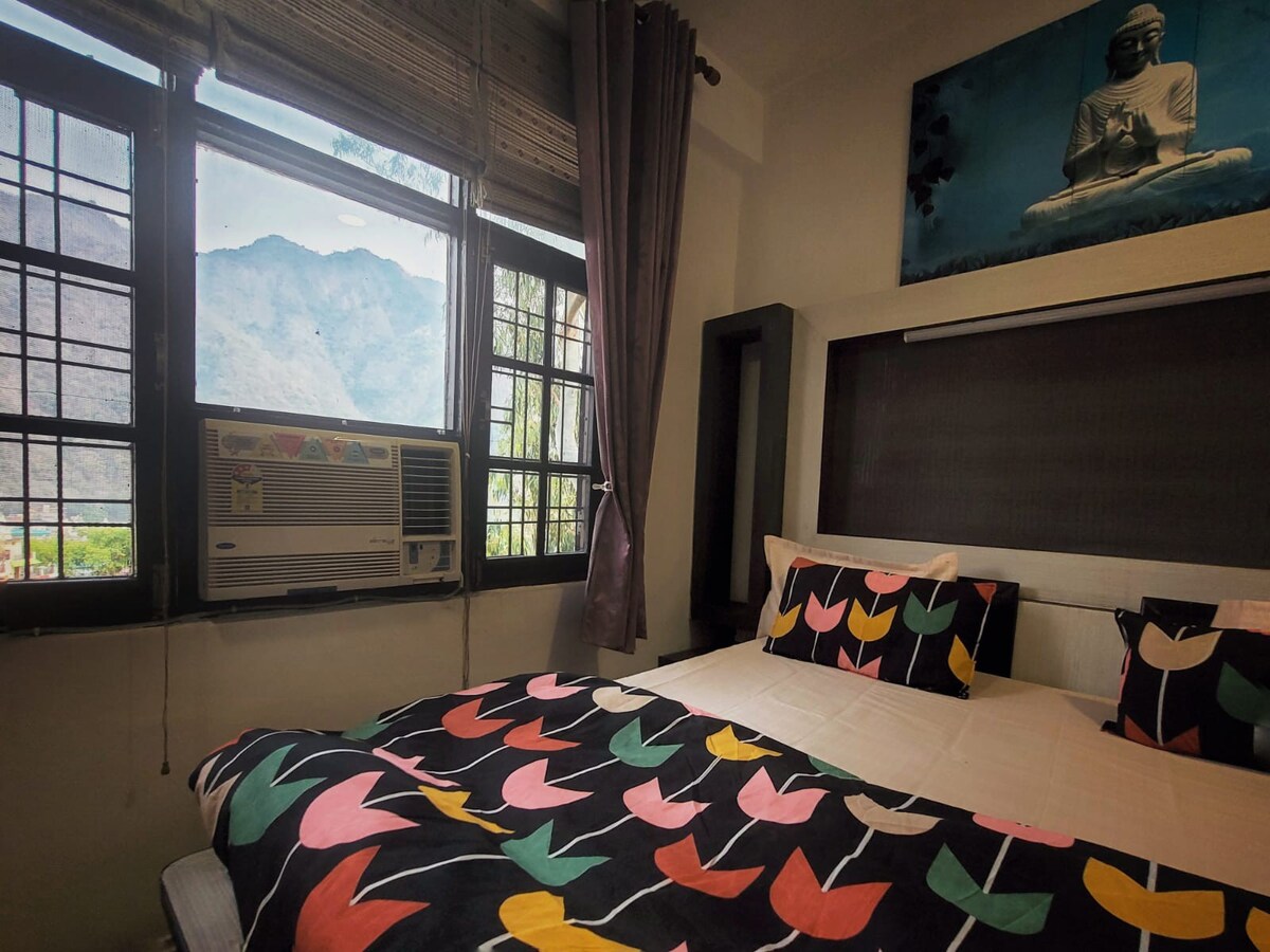 Bombaywali ka homestay- mountain n ganga view room