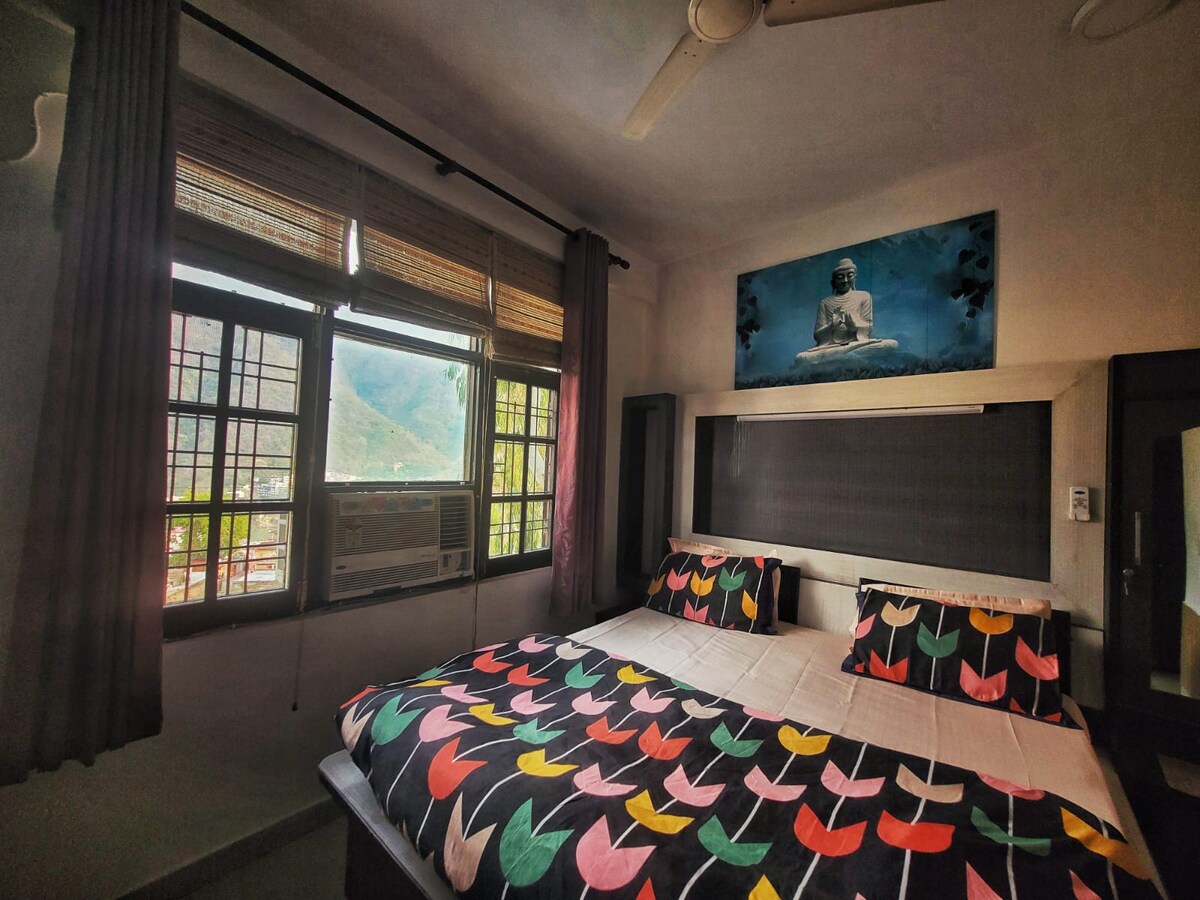 Bombaywali ka homestay- mountain n ganga view room