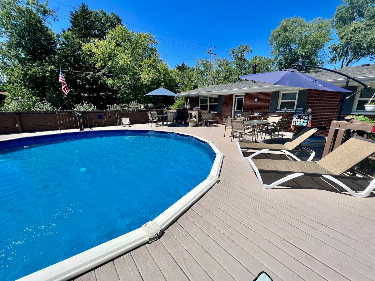 Pool House near the Indiana Dunes