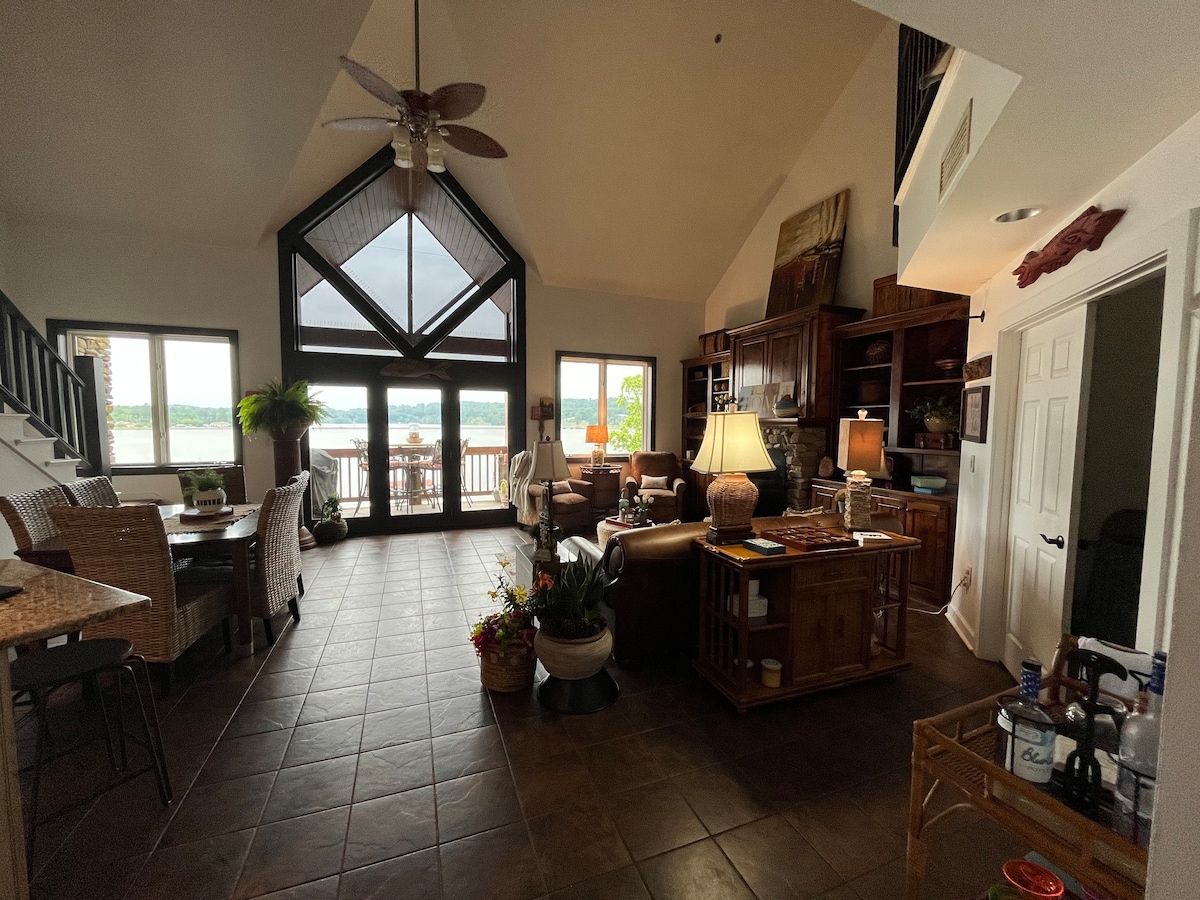 Lake Guntersville Retreat Condo