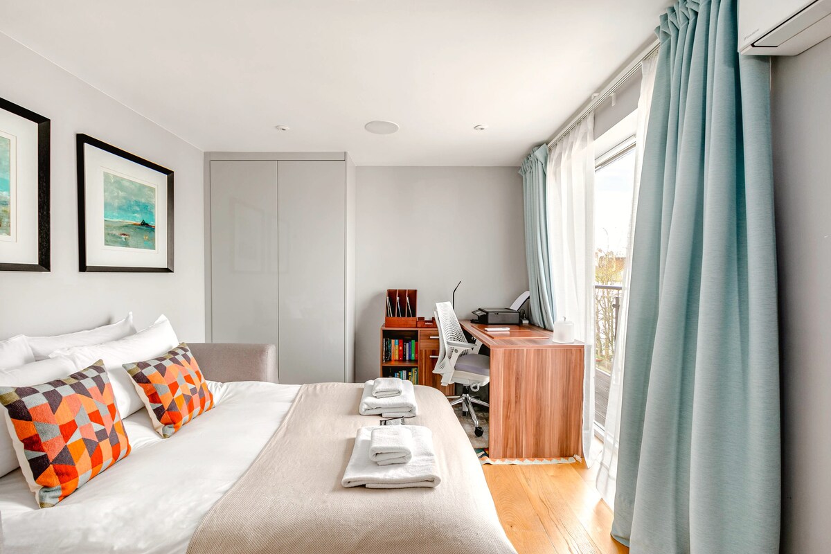 PenthouseStays Abbey Road | Lux Views 2BR King Bed