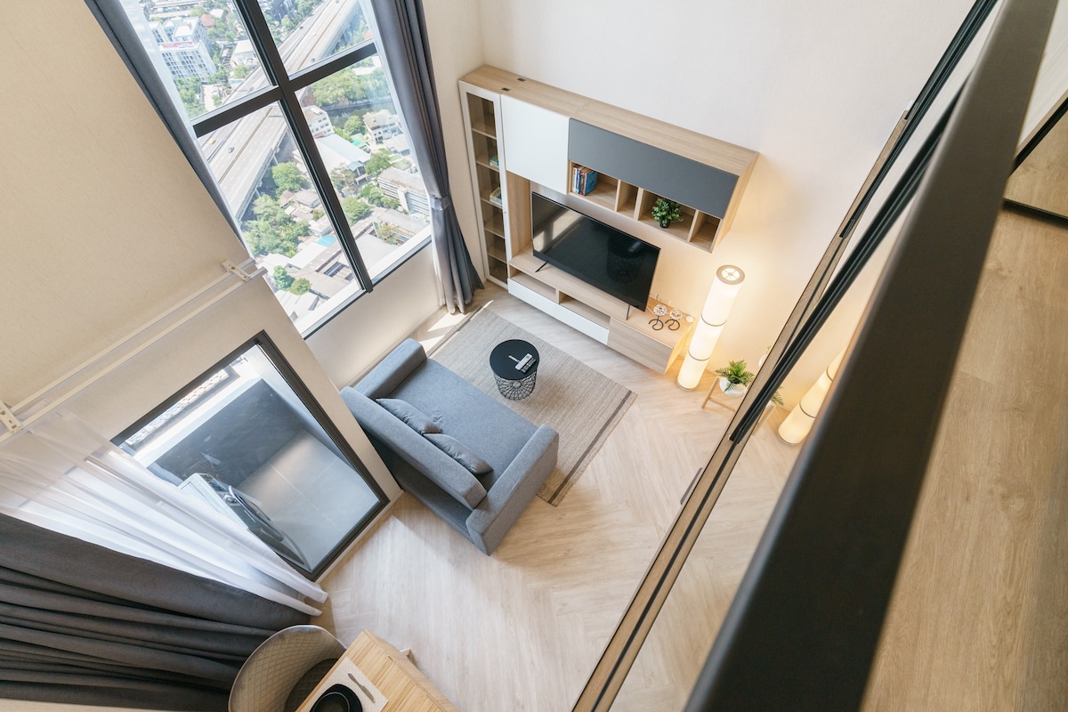 High-End Premium Loft Condo! 5 mins to BTS!