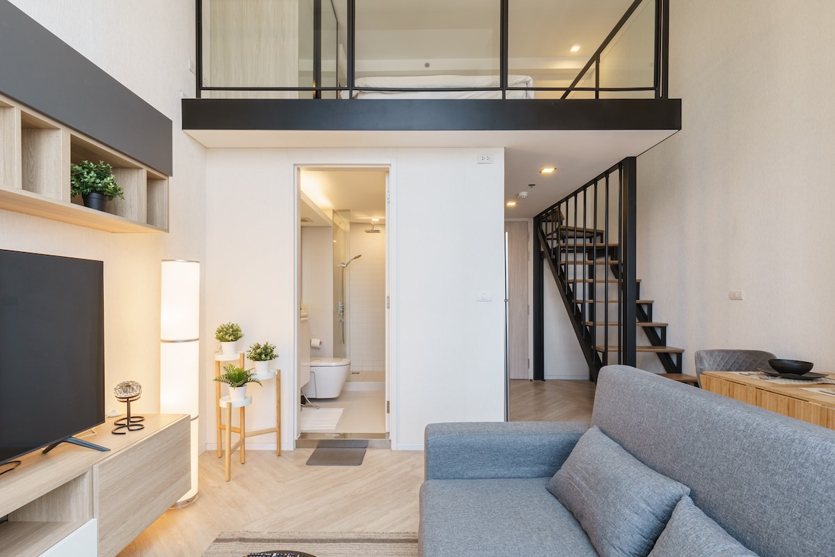 High-End Premium Loft Condo! 5 mins to BTS!