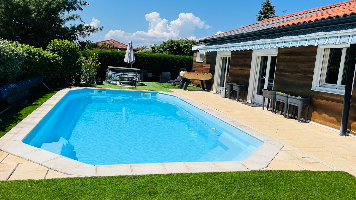 Chambre privative indépendante avec accès piscine