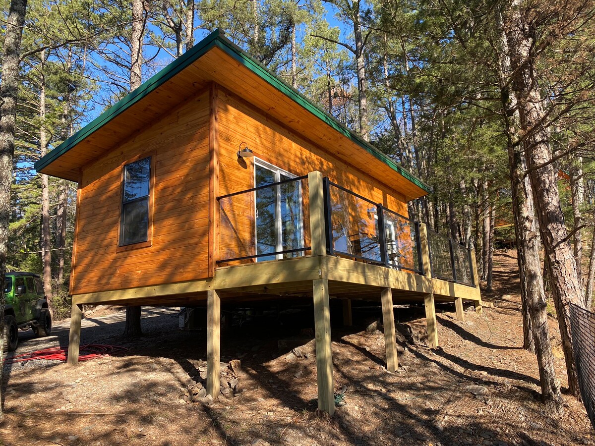 Luxurious Waterfall Cabin 2 at Horsehead Lake