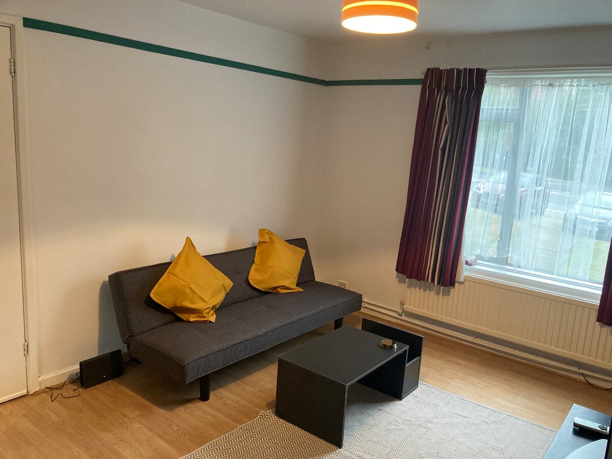 Cheerful 2-bedrooms free parking