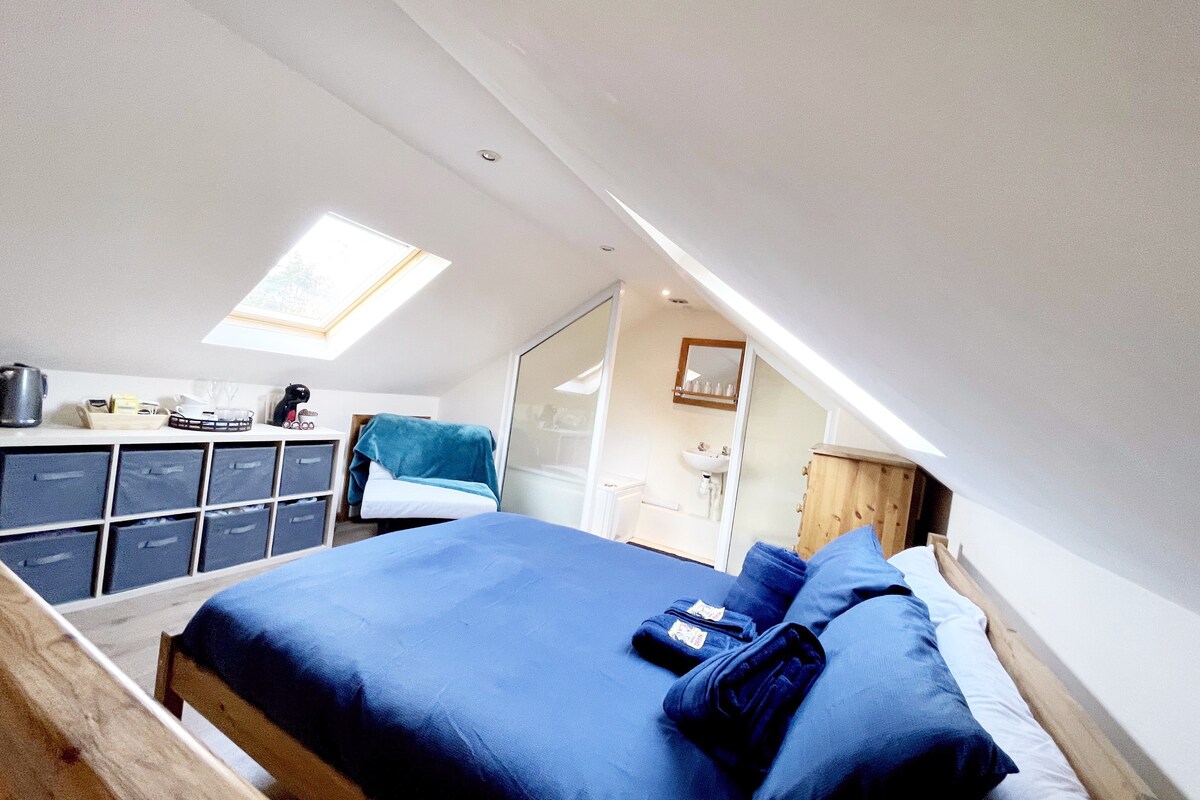 The en-suite loft room