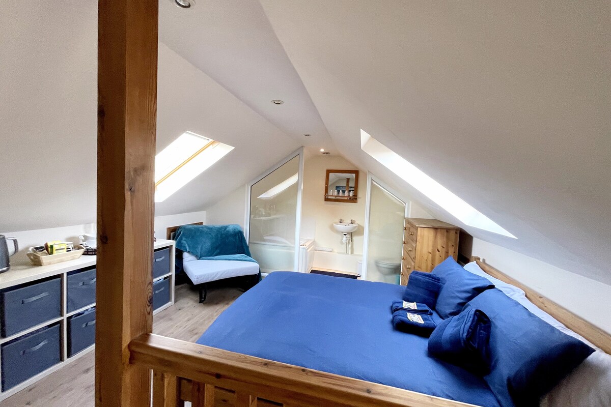 The en-suite loft room