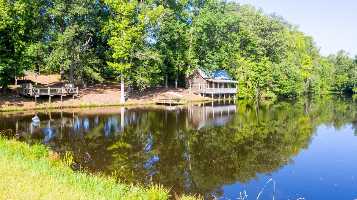 Private Retreat with Pool, Hot Tub, Fire Pit, Pond