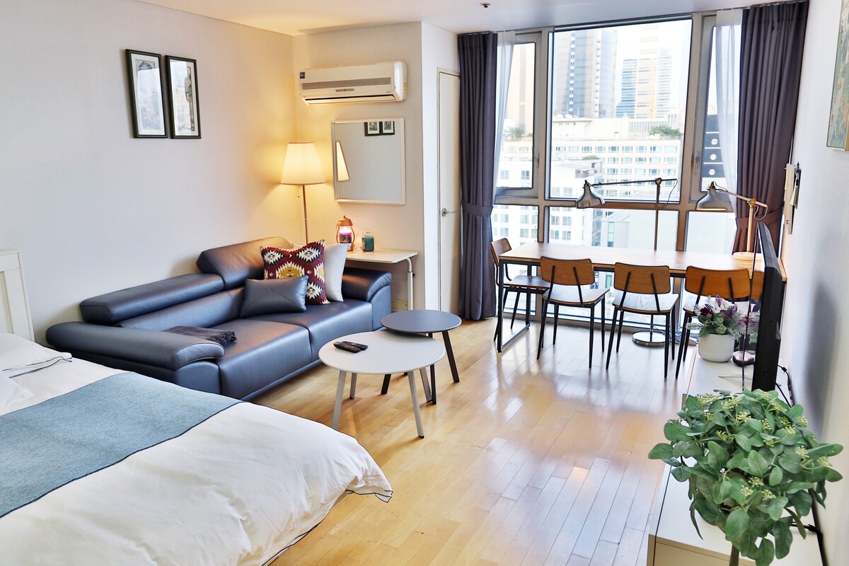 Largest Flat in Gangnam (Premium Beds by Subway)