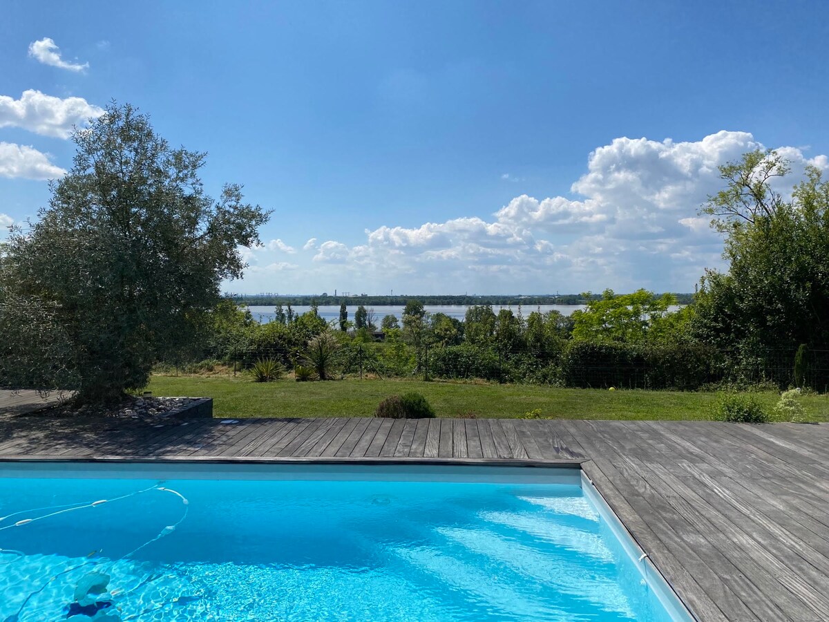 Villa avec piscine et vue, à 35 min de Bordeaux