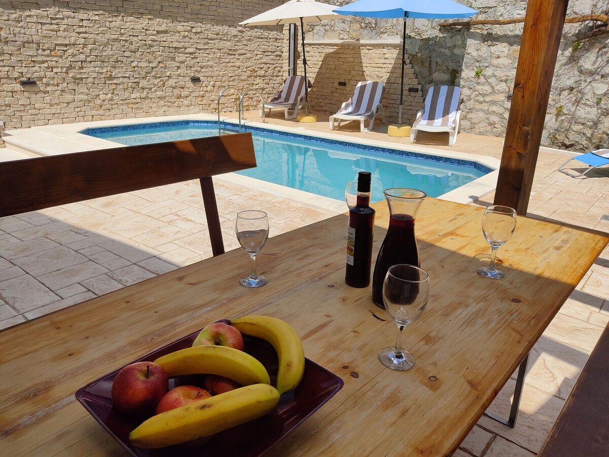 Villa Ante, with private pool and free parking