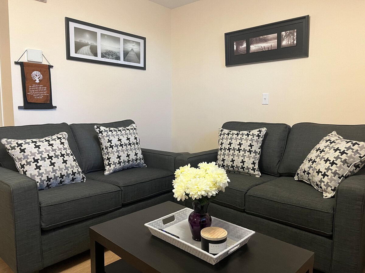 Conveniently located 2-bedroom lower level suite