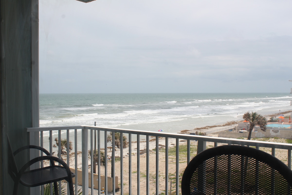 Oceanview condo in Daytona beach