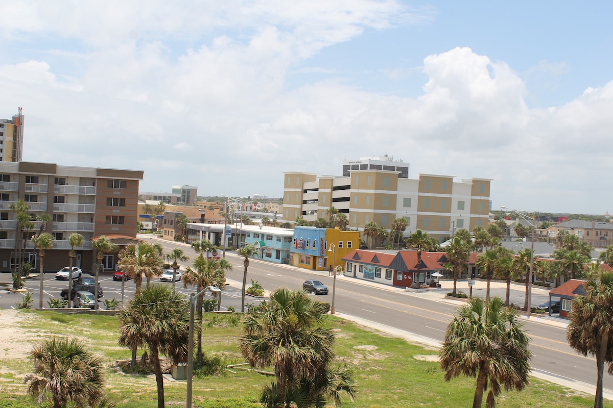 Oceanview condo in Daytona beach