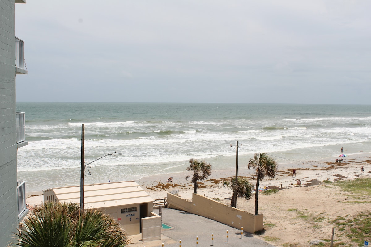 Oceanview condo in Daytona beach