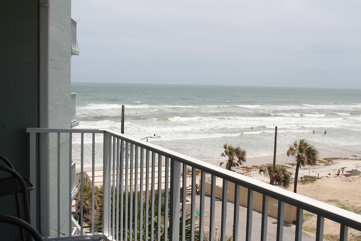 Oceanview condo in Daytona beach