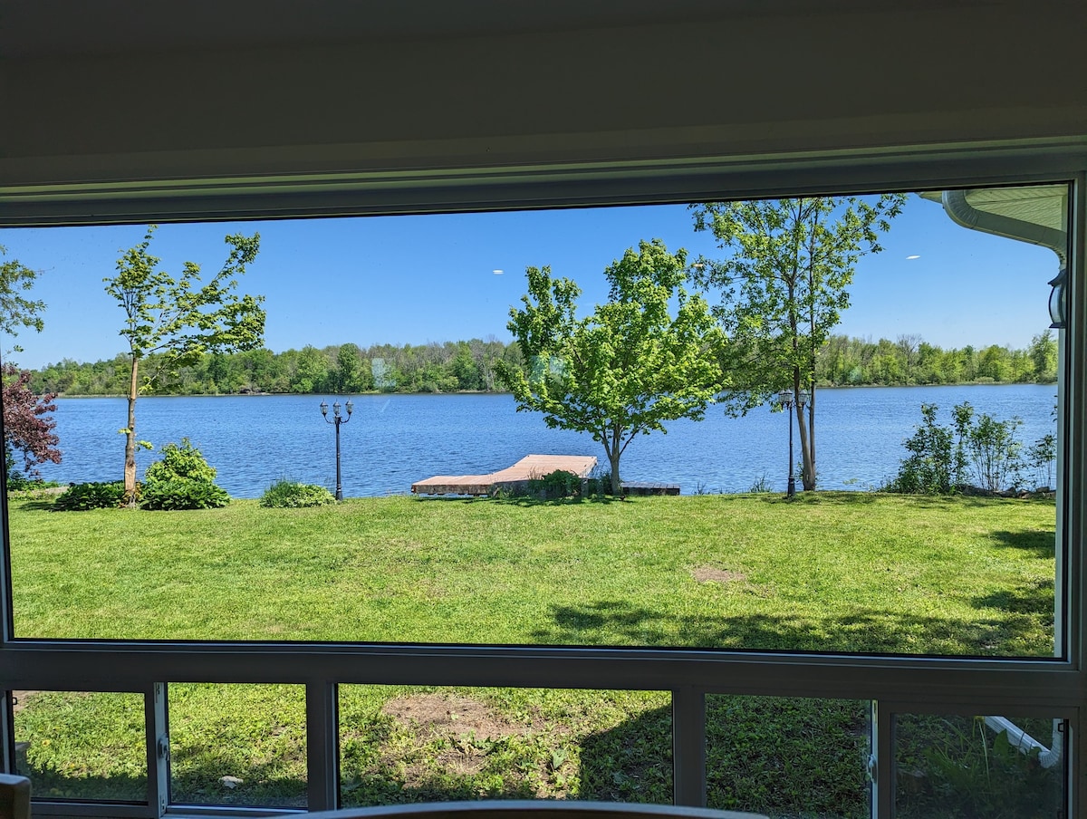 Open Concept 3 Bedroom Cottage on the Rideau